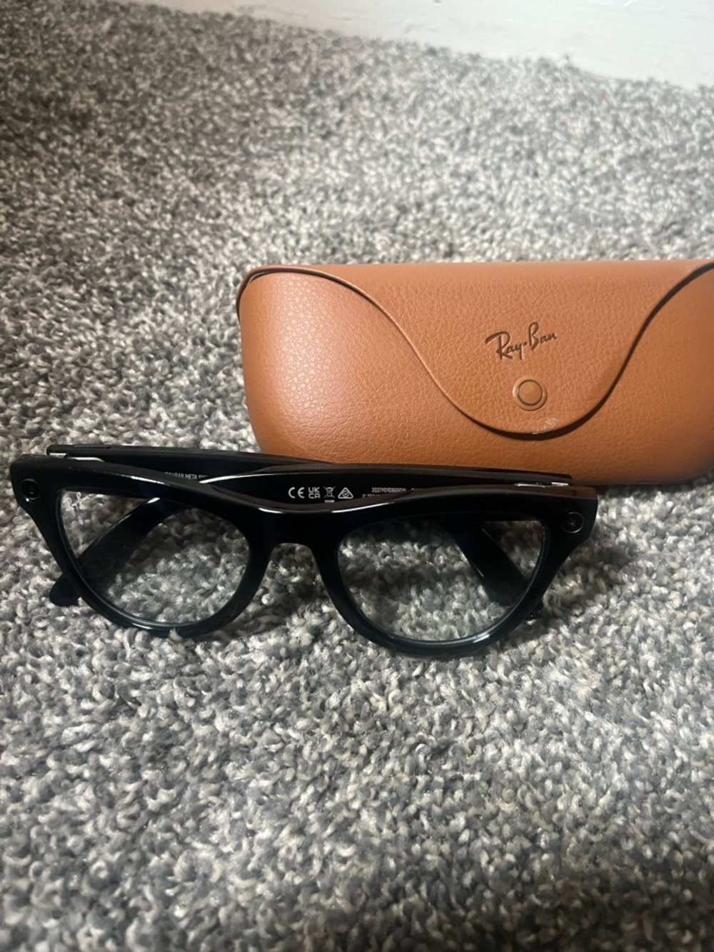 Ray-Ban Black Wayfarer  Glasses with Charging Case